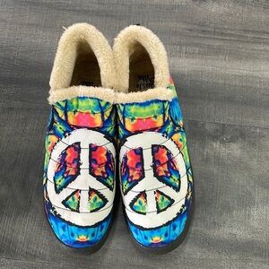 Yes We Vibe Peace Sign Tie Dye Quilted Shoe UNISEX